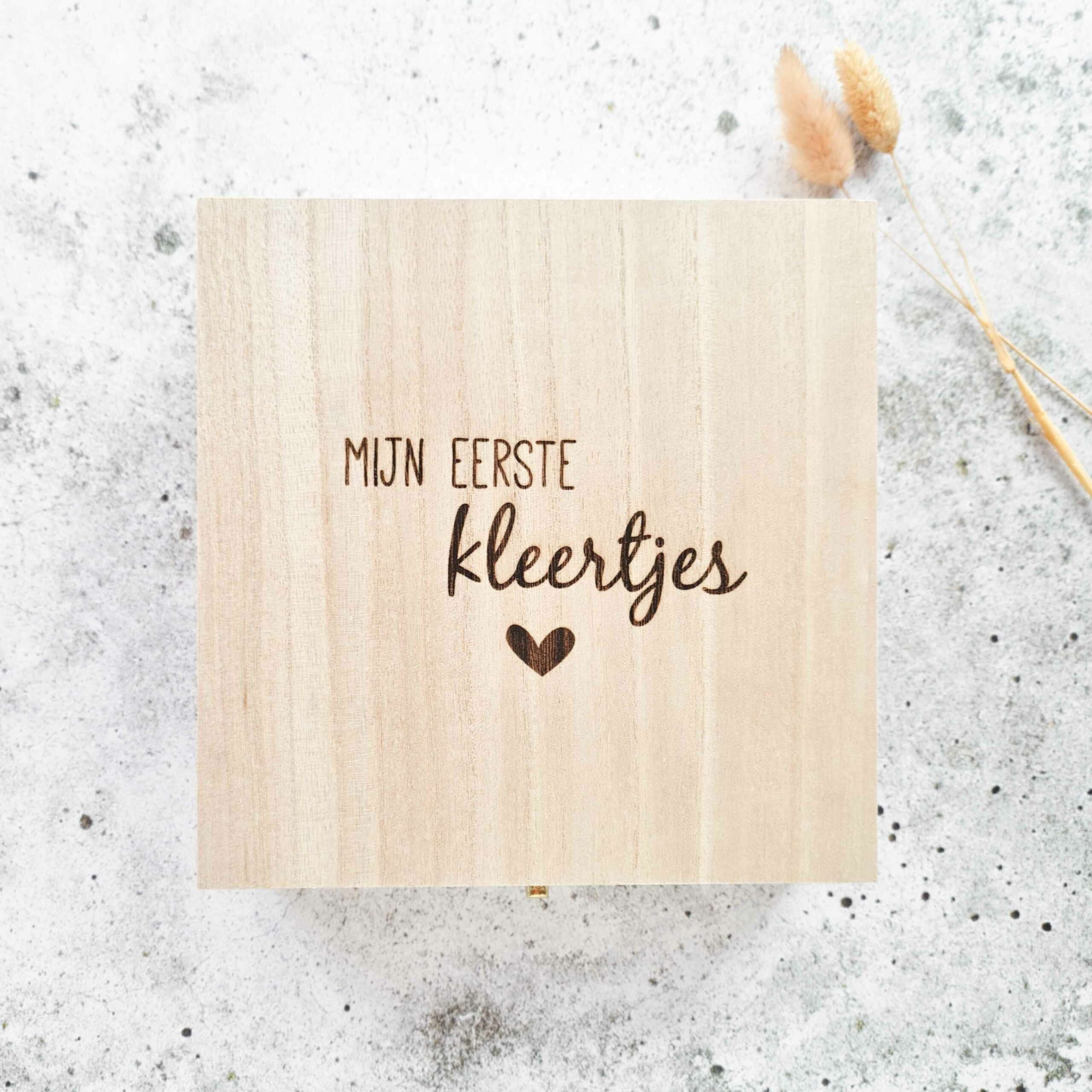 Bewaarkistje - mijn eerste kleertjes