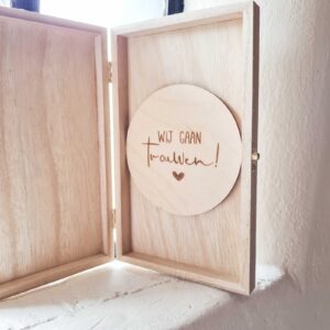 Wij gaan trouwen! - houten kistje met houten cirkel - Afbeelding 3