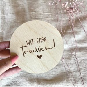 Alternative view of Wij gaan trouwen! - houten cirkel