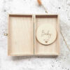 Baby -MAAND- 2026- houten kistje met houten cirkel