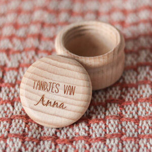 Alternative view of Houten tandendoosje - met naam - sierlijk