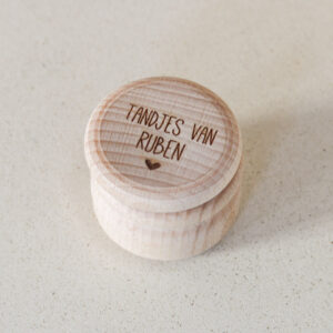 Houten tandendoosje - met naam en hartje