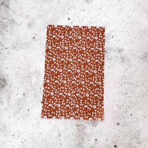 Cadeauzakje - Bruin met witte bloemetjes en blaadjes (5 stuks)