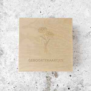 Bewaarkistje - geboortekaartjes - geboortebloem april (madelief)